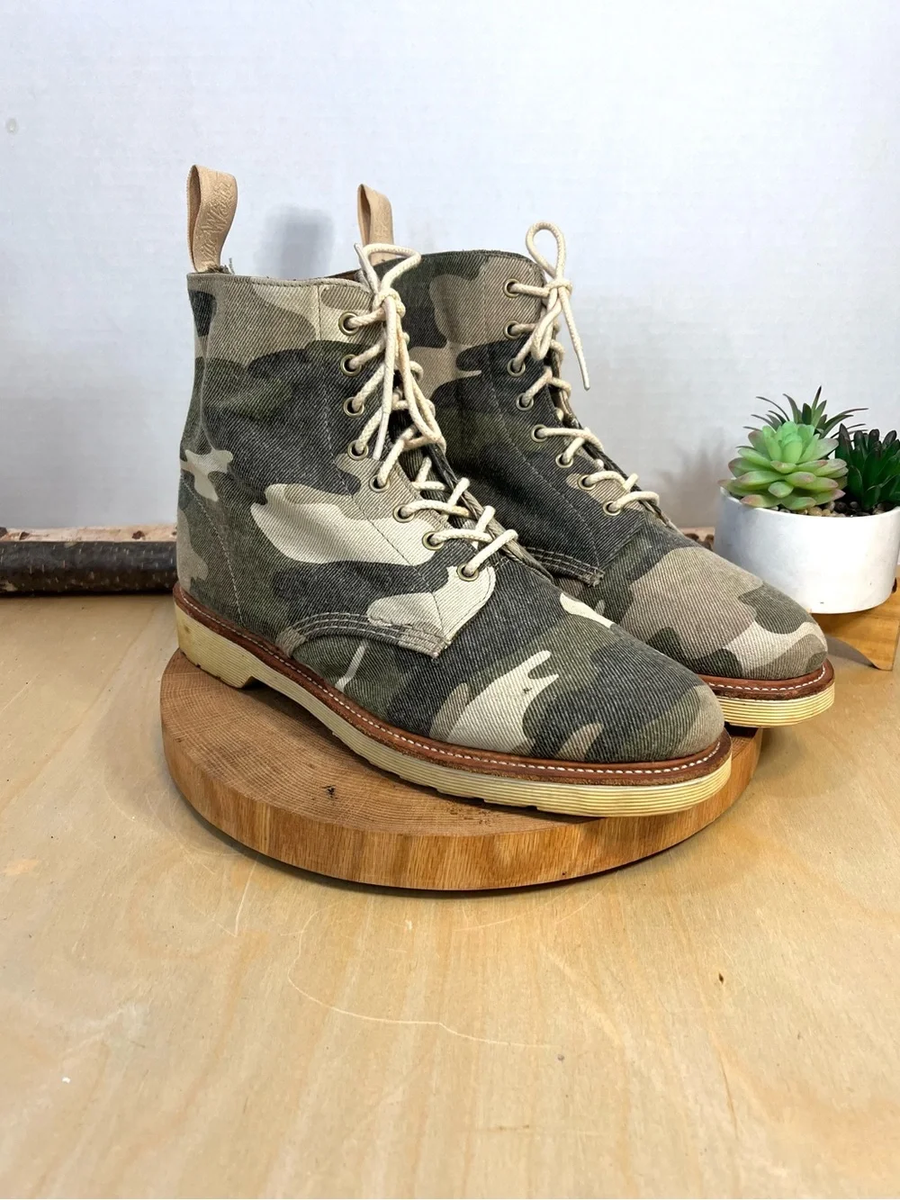 Dr. Martens Beckett 8-Eye Camo Canvas Combat Boots Men's Size 11